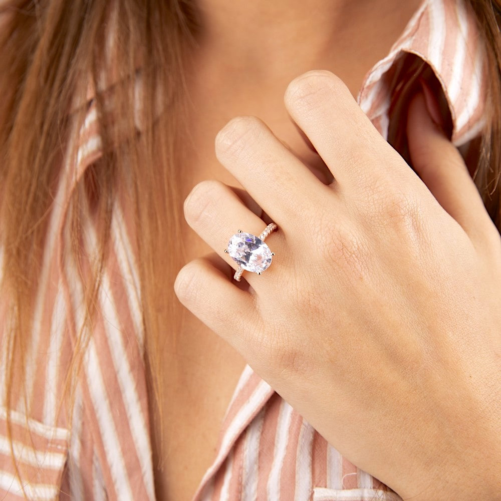Bague rose Gold main