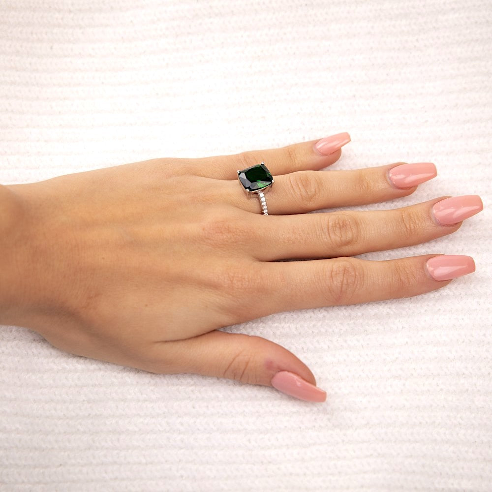 Bague emeraude argent portée