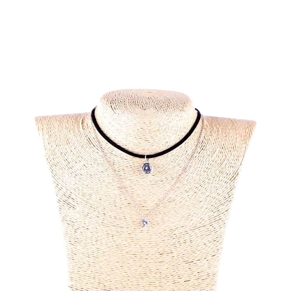 collier ras du cou noir