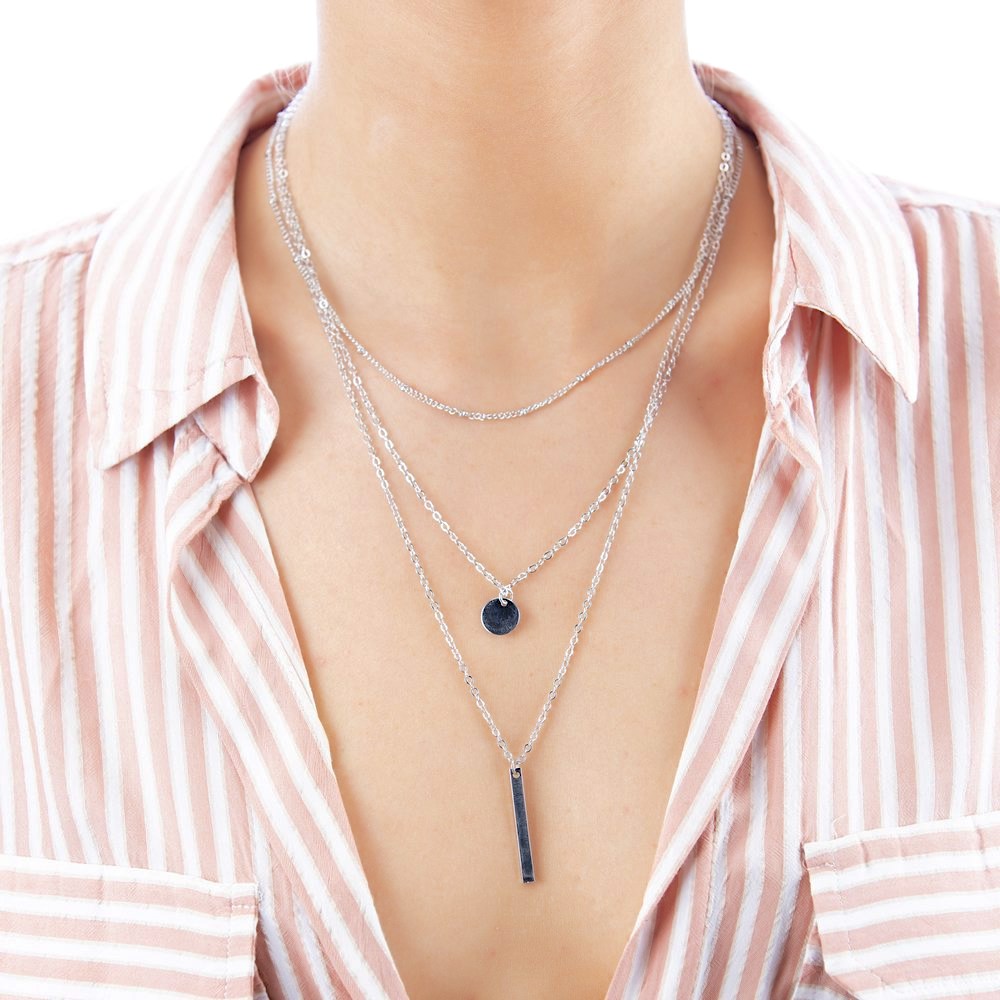 Collier multirang argent porté