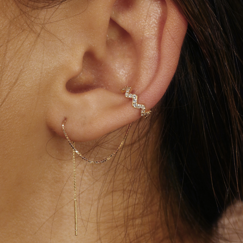 Boucles d’oreilles cartilage avec chaîne dorée